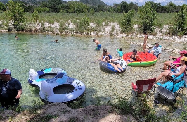 Cozy Cottage on the Frio-unplug and recharge