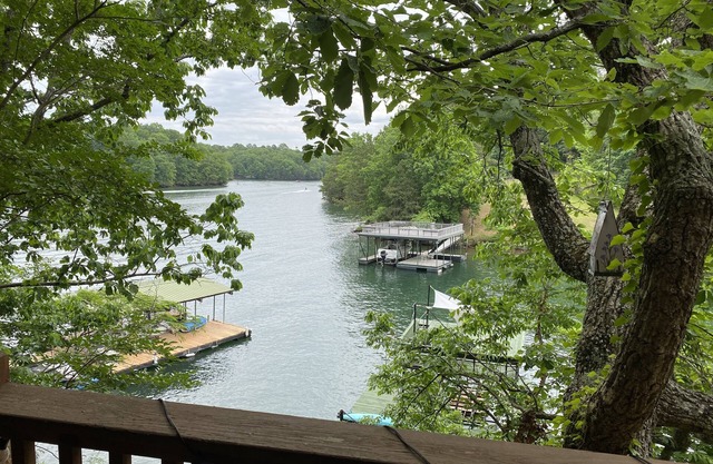 Cozy Cottage on the Lake