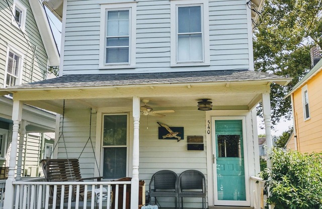 Cozy Cottage - quaint and comfy - 5 blocks to the beach, 1 block to Mason Ave.