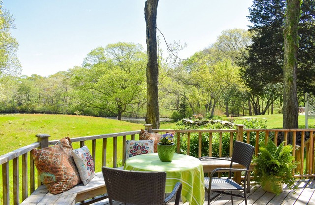 Cozy cottage surrounded by nature - 5 min to town and beaches