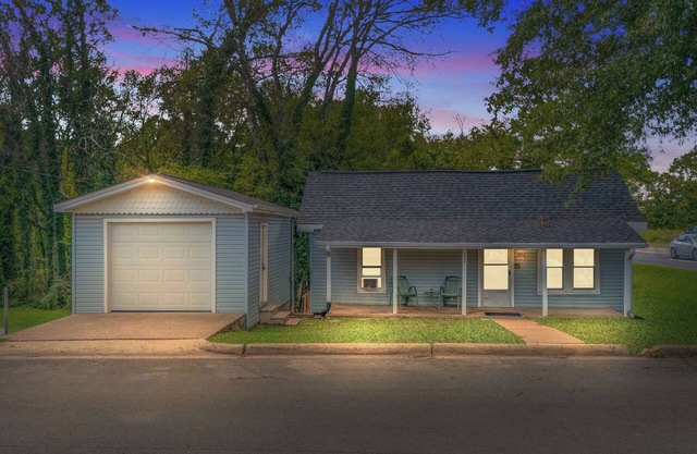 Cozy Cottage: Under 10 minutes to Pickwick Lake, downtown, & conference center!