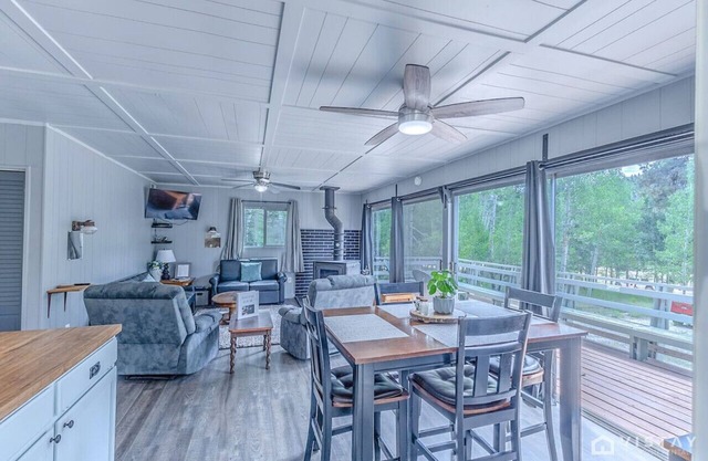 Cozy Cottage with Stunning Deck Views