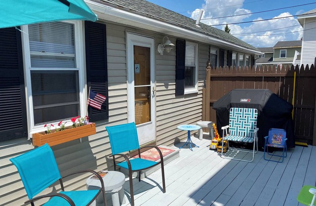 Cozy Cottage Steps From The Beach!