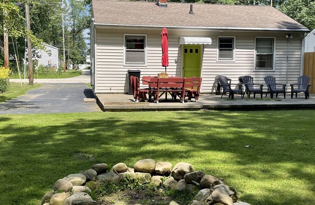 Cozy Cottage w/ Patio, Large Backyard, Close to Lake, Township Park & the Strip!