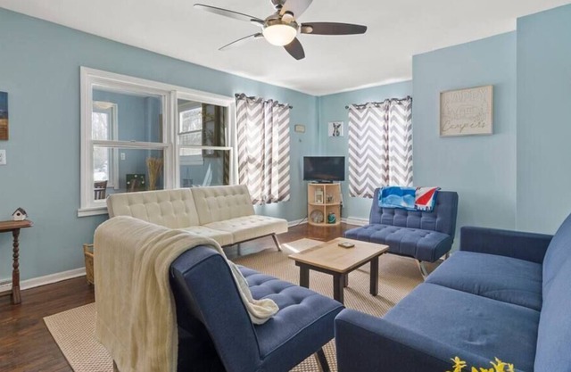 Cozy cottage, w/Wi-Fi, walk to beach & DT