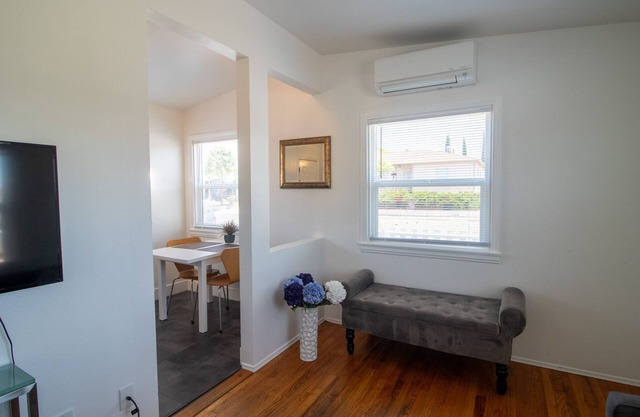 Cozy Cottage - Walk to SDSU - Laundry - Central