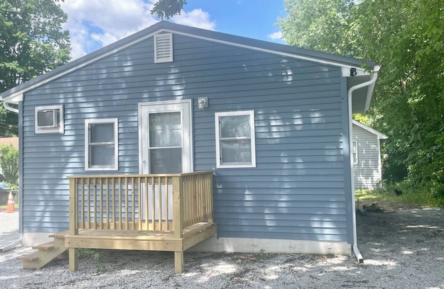 Cozy cottage with Bass Lake access only 300' away-6399.