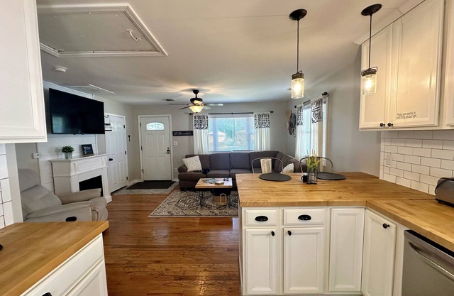 Cozy Cottage with Walkability to Downtown Grove City