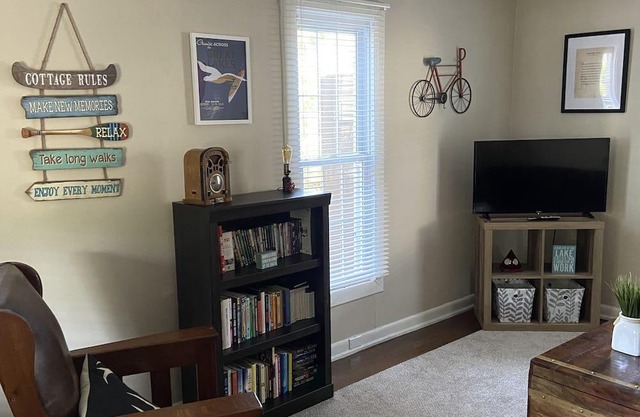 Cozy cottage within Sarnia Lambton in the heart of Brights Grove