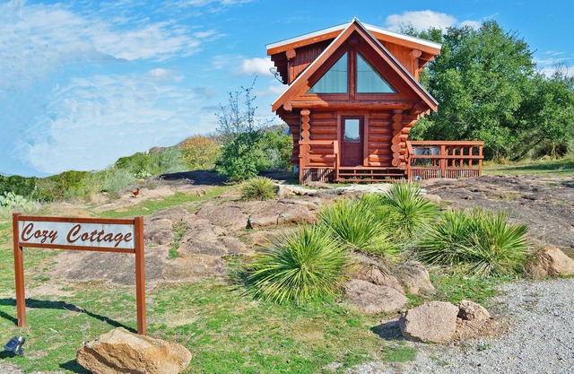 Effizienz Log Cabin Loft Schlafzimmer-Kingsize-Bett / Bad. Erdgeschoss-Wohn- / Esszimmer