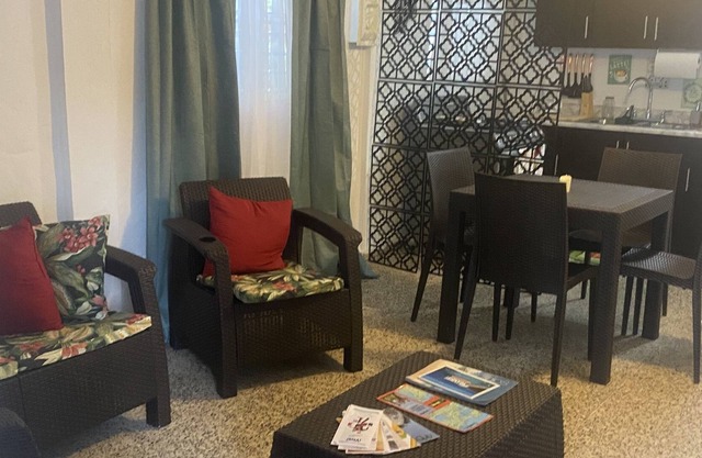 Cozy Country Apt. No Maintenance Fee/2BR/1B/AC/Pool/Wifi/Netflix/D+