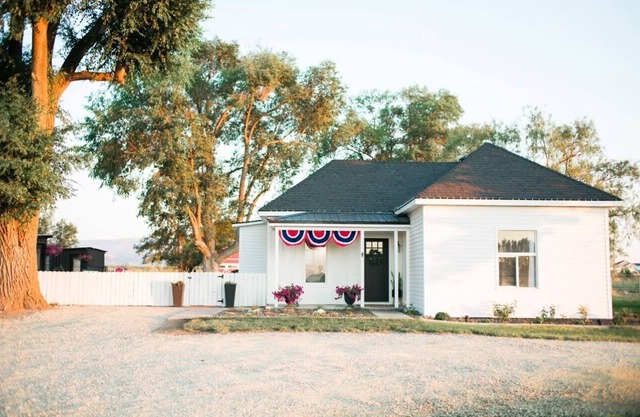 Cozy Country Farmhouse