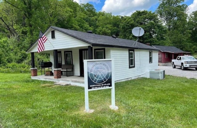 Cozy Country Home for all ATV Riders! Direct Access to Tackett and Royal Blue!