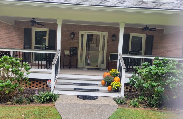 Cozy Country Home with 5 Bedrooms 4 Baths and Swimming Pool