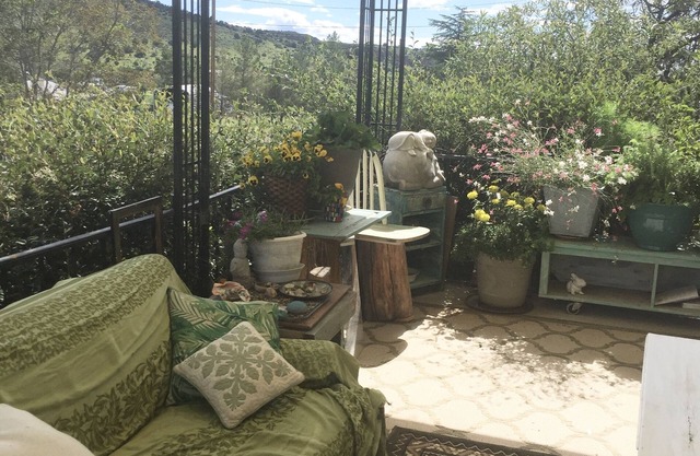 Cozy country house 7 minutes from town.