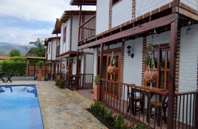 Cozy country retreat close to the mountains.