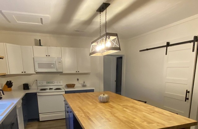 New Listing! Cozy countryside farmhouse just minutes to Highlands, NC