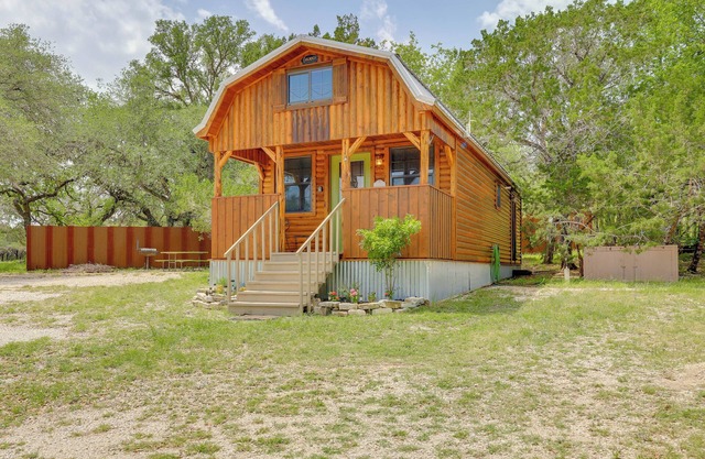 Cozy Couple's Cabin Retreat in Concan!