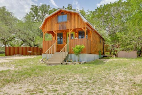 Cozy Couples Cabin Retreat in Concan!