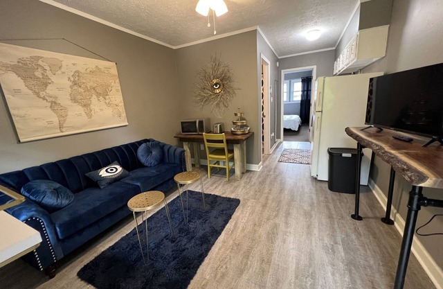 Cozy Court Street #3 Steps from Everything!