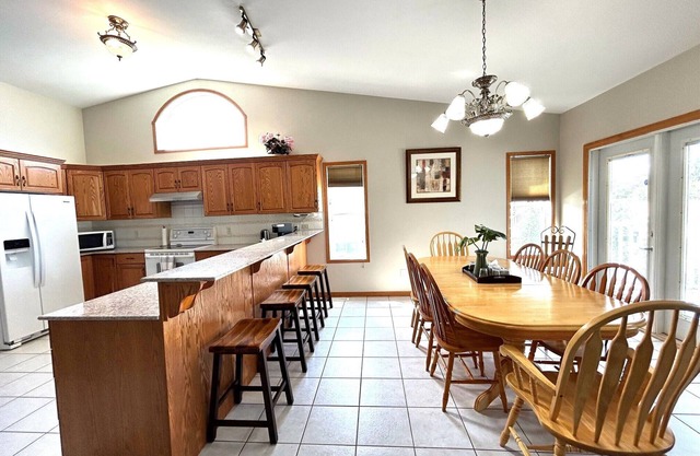 Cozy Cove Retreat | 6BR | 4BA | 2Kit | AC | BBQ
