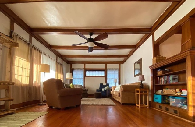 Cozy Craftsman in Melon Capitol awaits your visit!