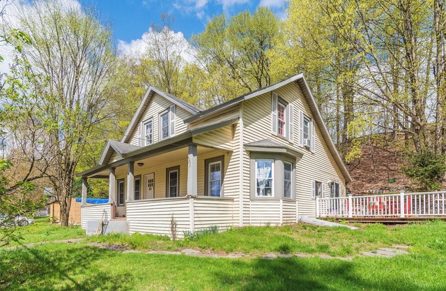 Cozy Creek Inn where the sound of rushing water will calm your spirit