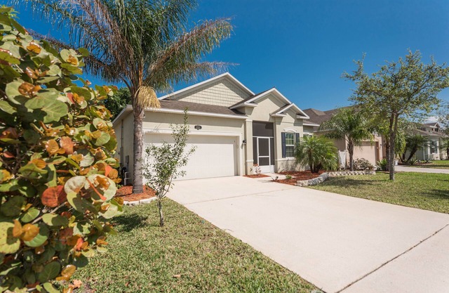 Cozy Creek Retreat - mins from beaches, rockets, theme parks
