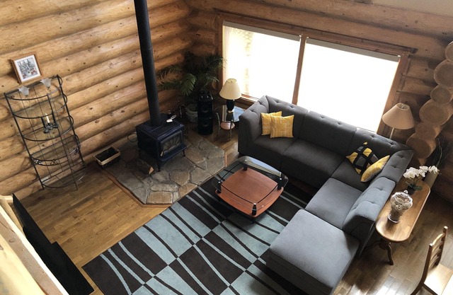 Cozy Custom Log Cabin Nestled within Mile High Estates