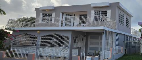Cozy Cute Home 2nd floor pay at the property and we have many method of payments just ask us