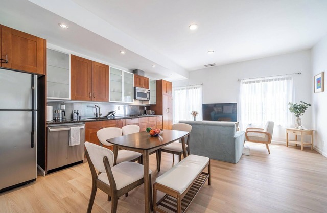 Cozy Designer 3BR 7-mins to Oakland Airport
