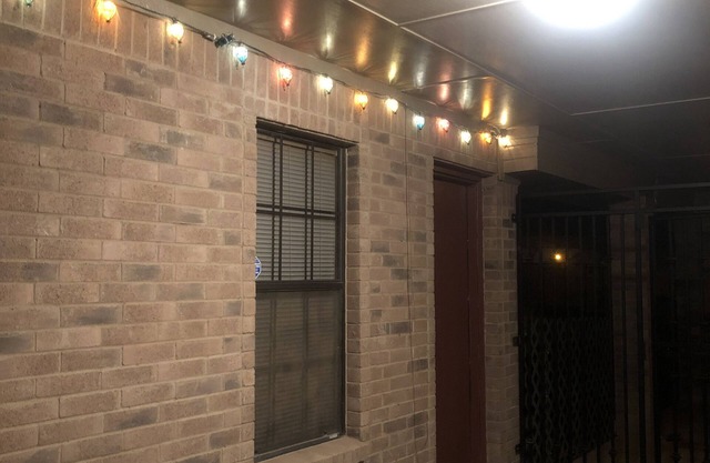 Cozy detached guest house in quiet neighborhood