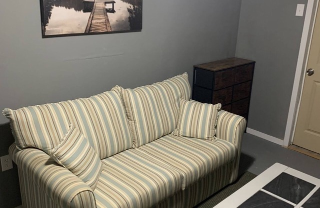 Cozy detached mother-in-law suite located minutes from LSU and downtown!