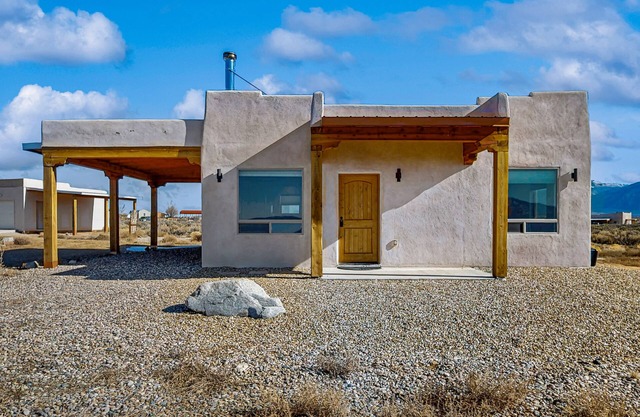 Cozy, dog-friendly home on 3 acres, with incredible views, wood stove, WIFI