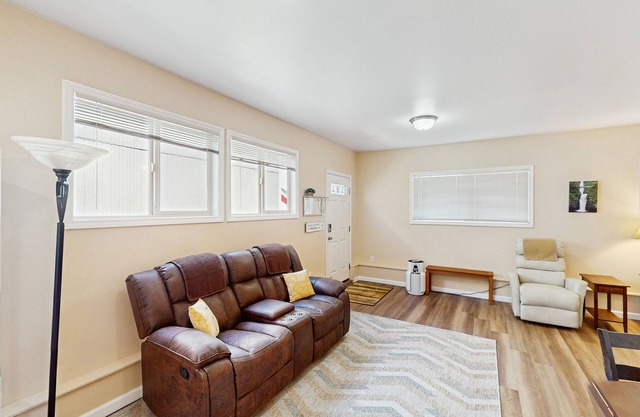 Cozy dog-friendly studio, fast WIFI, A/C and in-unit washer & dryer