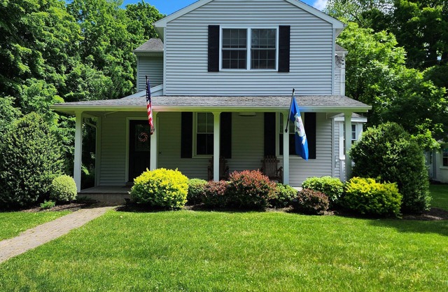 Cozy dog friendly updated house in quiet village adjacent to park