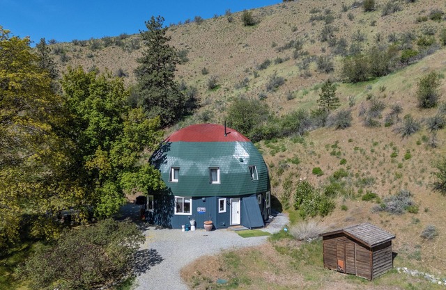 Cozy Dome Home- 3-Bed Retreat 9 Min Drive to Lake AC WiFi Free Parking