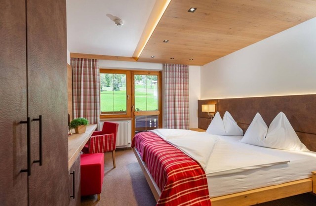 Kuschel-Doppelzimmer mit Dusche & WC, Frühstück - Hotel Lindenhof