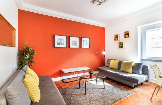 Cozy Downtown Avenue 2D by Central Hill