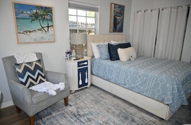 Cozy Downtown Guest Home - Location Location!!