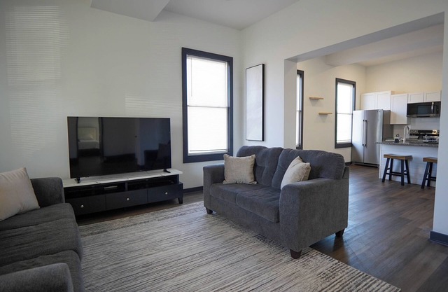 "Cozy Downtown LYH Retreat Minutes to Shops & Dining!"