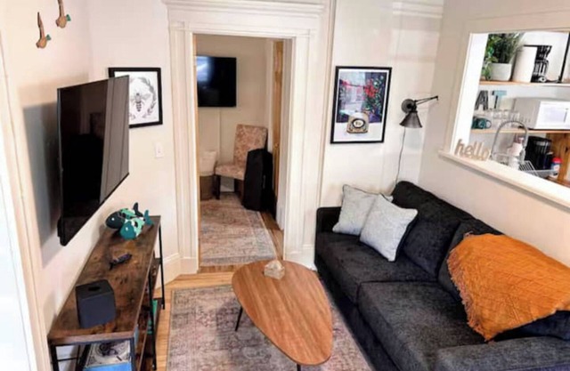 Cozy Downtown Retreat - 5 min walk to Church St