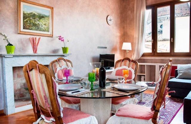 Cozy Duomo View Apartment