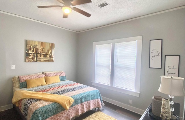Cozy Duplex in Historic Argenta!