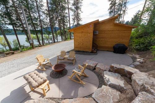 Cozy Duplex Unit - Beautiful Lake Views!