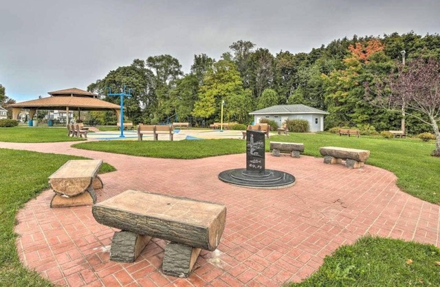 Cozy East Haven Apartment - Walk to Beach!