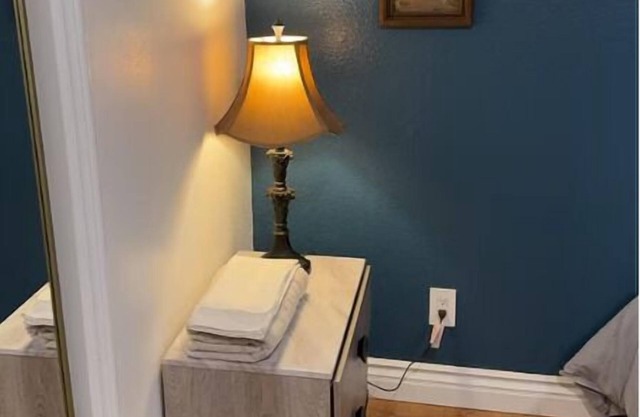 Cozy Elegant Home 102 · A Stylish & Peaceful Retreat for Refined Solo Living