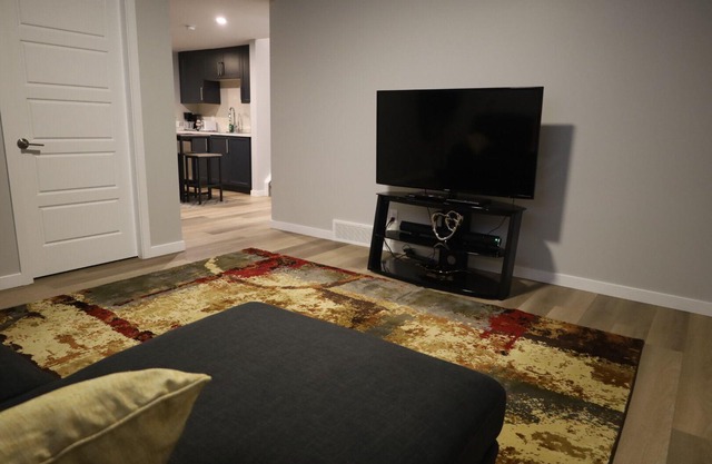 Cozy entire 2 bedroom apartment located in the heart of Mahogany. Pet friendly.