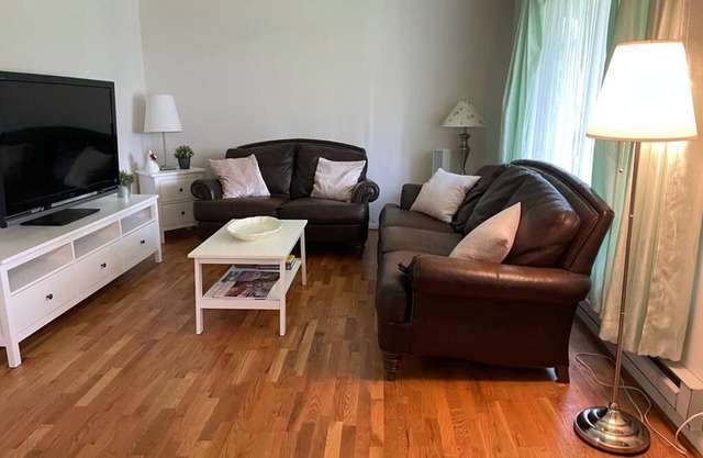 Cozy entire home with 3 bedrooms, close to parks with walking trails