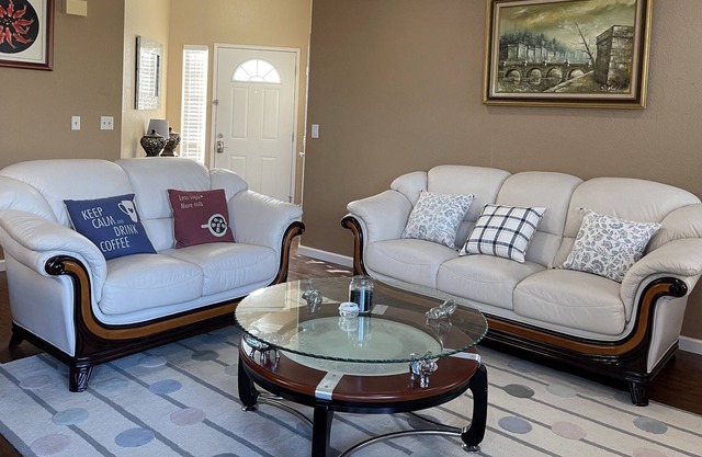 Cozy Entire House in Elk Grove 3b/2b with big yard